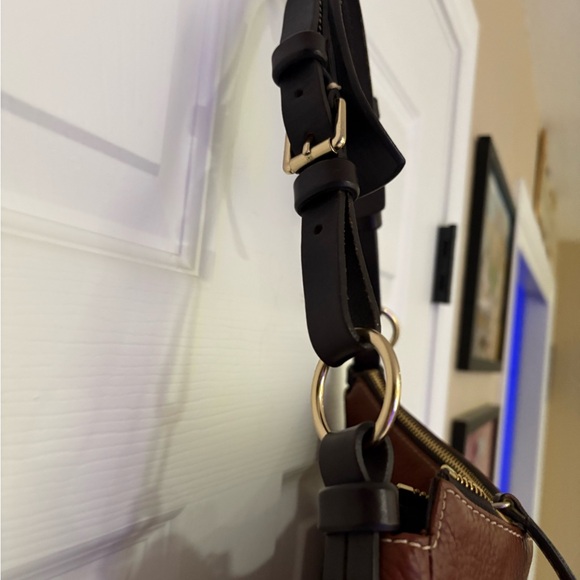 EUC Dooney & Bourke Brown Safari Pebbled Grain Leather Medium Shoulder
Bag - Picture 7 of 13